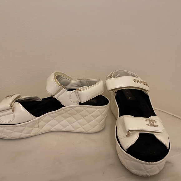 RARE Chanel ivory quilted leather platform dad sandals, size 40 EU - Picture 3 of 3